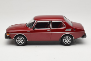 Saab 99 EMS Metallic Sarkans MCG 1:18 MCG18441 Metāls — attēls 3 no 6