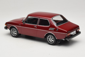 Saab 99 EMS Metallic Sarkans MCG 1:18 MCG18441 Metāls — attēls 5 no 6