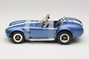 Shelby Cobra 427 S/C Zils Balta Svītra Road Signature 1:18 92058-P2 Metāls — attēls 3 no 6