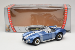 Shelby Cobra 427 S/C Zils Balta Svītra Road Signature 1:18 92058-P2 Metāls — attēls 6 no 6