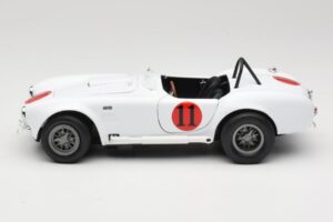 Shelby Cobra 427 S/C Balts Auto World 1:18 AWSS104 Metāls — attēls 4 no 8