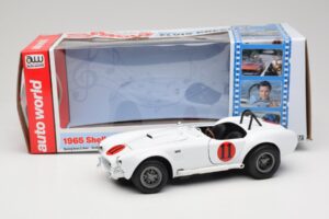 Shelby Cobra 427 S/C Balts Auto World 1:18 AWSS104 Metāls — attēls 8 no 8