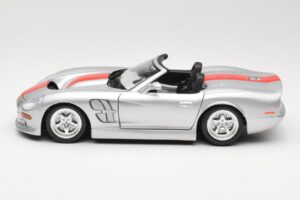 Shelby Series 1 Sudrabs Bburago 1:18 3323 Metāls — attēls 4 no 8