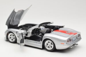 Shelby Series 1 Sudrabs Bburago 1:18 3323 Metāls — attēls 5 no 8