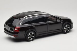 Skoda Octavia Mk4 Combi Brūns Paudi Model 1:18 ZMR000005BRA Metāls — attēls 3 no 8