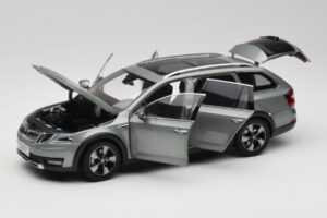 Skoda Octavia Mk4 Combi Zaļš Paudi Model 1:18 ZMR000005GRU Metāls — attēls 2 no 8