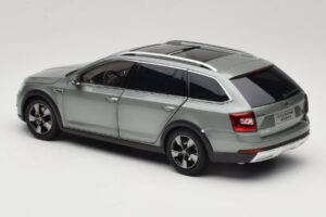 Skoda Octavia Mk4 Combi Zaļš Paudi Model 1:18 ZMR000005GRU Metāls — attēls 7 no 8