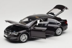 Skoda Superb Mk3 Melns Paudi Model 1:18 ZSS000006BLA Metāls — attēls 2 no 8