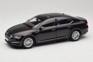 Skoda Superb Mk3 Melns Paudi Model 1:18 ZSS000006BLA Metāls