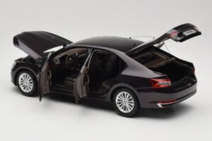 Skoda Superb Mk3 Melns Paudi Model 1:18 ZSS000006BLA Metāls — attēls 5 no 8