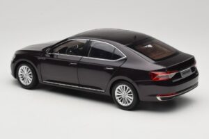 Skoda Superb Mk3 Melns Paudi Model 1:18 ZSS000006BLA Metāls — attēls 7 no 8