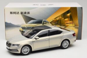 Skoda Superb Mk3 Zeltains Paudi Model 1:18 ZSS000006GOLD Metāls — attēls 8 no 8
