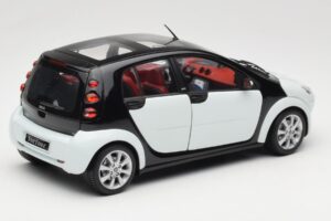 Smart Forfour Balts Kyosho 1:18 0019141V001C01Q00 Metāls — attēls 3 no 8