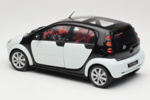 Smart Forfour Balts Kyosho 1:18 0019141V001C01Q00 Metāls — attēls 7 no 8
