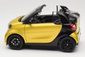 Smart Fortwo 453 Kabriolets Melns Un Dzeltens Norev 1:18 B66960289 Metāls — attēls 4 no 8