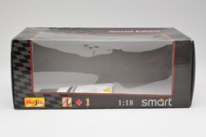 Smart Fortwo Melns & Balts Maisto 1:18 56045 Metāls — attēls 3 no 3