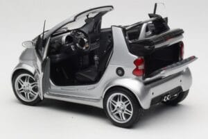 Smart Fortwo W450 Brabus Cabrio Sudrabs Dīleru Izdevums Kyosho 1:18 0017769V001C05Q00 Metāls — attēls 5 no 8