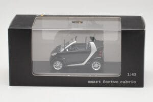 Smart Fortwo Cabrio Dziļi Melns Minichamps 1:43 Q0022561V001C18Q00 Metāls — attēls 4 no 4