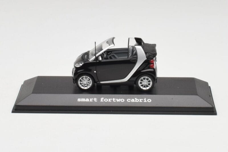 Smart Fortwo Cabrio Dziļi Melns Minichamps 1:43 Q0022561V001C18Q00 Metāls