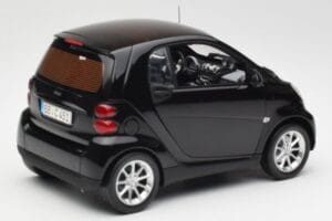 Smart Fortwo Coupe W451 Deep Melns Minichamps 1:18 Q0022563V001C02Q00 Metāls — attēls 3 no 8