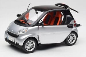 Smart Fortwo Coupe W451 Sudrabs & Melns Minichamps 1:18 Q0022528V001C75Q00 Metāls — attēls 2 no 8