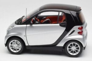Smart Fortwo Coupe W451 Sudrabs & Melns Minichamps 1:18 Q0022528V001C75Q00 Metāls — attēls 4 no 8