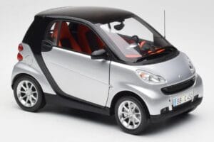 Smart Fortwo Coupe W451 Sudrabs & Melns Minichamps 1:18 Q0022528V001C75Q00 Metāls — attēls 6 no 8