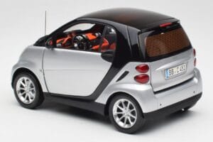 Smart Fortwo Coupe W451 Sudrabs & Melns Minichamps 1:18 Q0022528V001C75Q00 Metāls — attēls 7 no 8