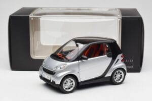 Smart Fortwo Coupe W451 Sudrabs & Melns Minichamps 1:18 Q0022528V001C75Q00 Metāls — attēls 8 no 8
