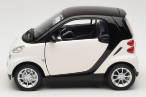 Smart Fortwo 451 Coupe Balts Melns Minichamps 1:18 150036302 Metāls — attēls 4 no 8