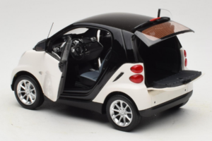 Smart Fortwo 451 Coupe Balts Melns Minichamps 1:18 150036302 Metāls — attēls 5 no 8