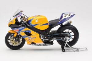 Suzuki GSX-R 1000 Team Alstare Corona Extra Y. Kagayama WSB 2005 Minichamps 1:12 122052271 Metāls