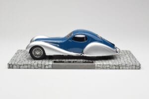 Talbot-Lago T150 C-SS Coupe Zils Sudrabs Minichamps 1:18 107117122 Sveķi — attēls 3 no 6