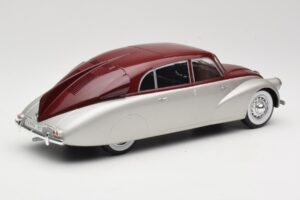 Tatra 87 Sudrabs & Tumši Sarkans MCG 1:18 MCG18067 Metāls — attēls 2 no 6