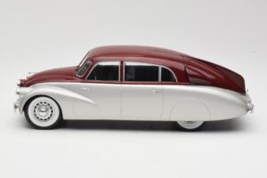 Tatra 87 Sudrabs & Tumši Sarkans MCG 1:18 MCG18067 Metāls — attēls 3 no 6