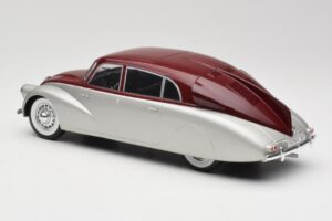 Tatra 87 Sudrabs & Tumši Sarkans MCG 1:18 MCG18067 Metāls — attēls 5 no 6
