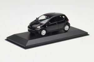 Toyota Aygo AB10 Melns Minichamps 1:43 400166401 Metāls — attēls 2 no 4
