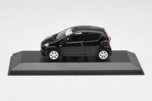Toyota Aygo AB10 Melns Minichamps 1:43 400166401 Metāls