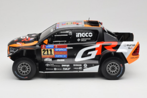 Toyota GR DKR Hilux Evo #211 H. Lategan / B. Cummings Rally Dakar 2025 IXO 1:18 18RMC237 Metāls — attēls 3 no 6