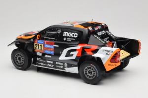 Toyota GR DKR Hilux Evo #211 H. Lategan / B. Cummings Rally Dakar 2025 IXO 1:18 18RMC237 Metāls — attēls 5 no 6