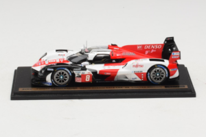 Toyota GR010 Hybrid Hypercar #8 S. Buemi / B. Hartley / R. Hirakawa Toyota Gazoo Racing 24 Hours of Le Mans 2023 Spark 1:43 T — attēls 2 no 4