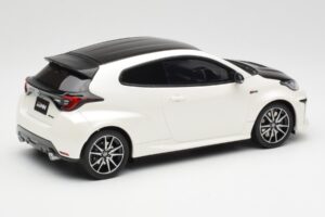 Toyota GRMN Yaris Rally Package Balts Otto 1:18 OT1071 Sveķi — attēls 2 no 6