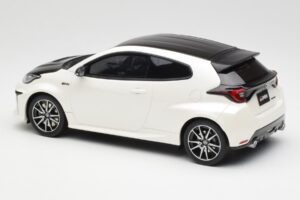 Toyota GRMN Yaris Rally Package Balts Otto 1:18 OT1071 Sveķi — attēls 5 no 6