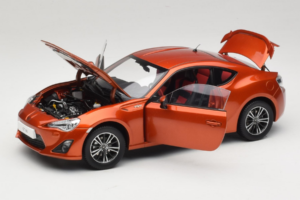 Toyota GT86 Sarkans Century Dragon 1:18 CD01 Metāls — attēls 2 no 8