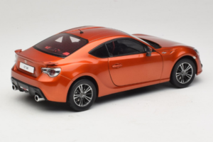 Toyota GT86 Sarkans Century Dragon 1:18 CD01 Metāls — attēls 3 no 8