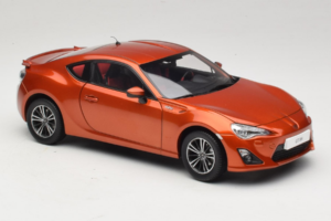 Toyota GT86 Sarkans Century Dragon 1:18 CD01 Metāls — attēls 6 no 8