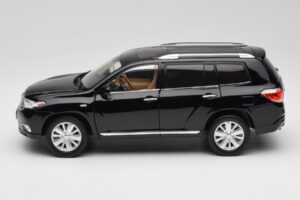 Toyota Highlander XU40 Melns Paudi Model 1:18 2043612-B1 Metāls — attēls 4 no 8
