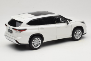 Toyota Highlander XU70 Balts OEM 1:18 26071-2011 Metāls — attēls 3 no 8