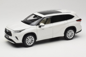Toyota Highlander XU70 Balts OEM 1:18 26071-2011 Metāls