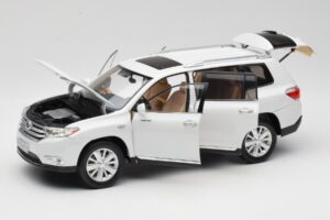 Toyota Highlander XU40 Balts Paudi Model 1:18 2043612-W1 Metāls — attēls 2 no 8
